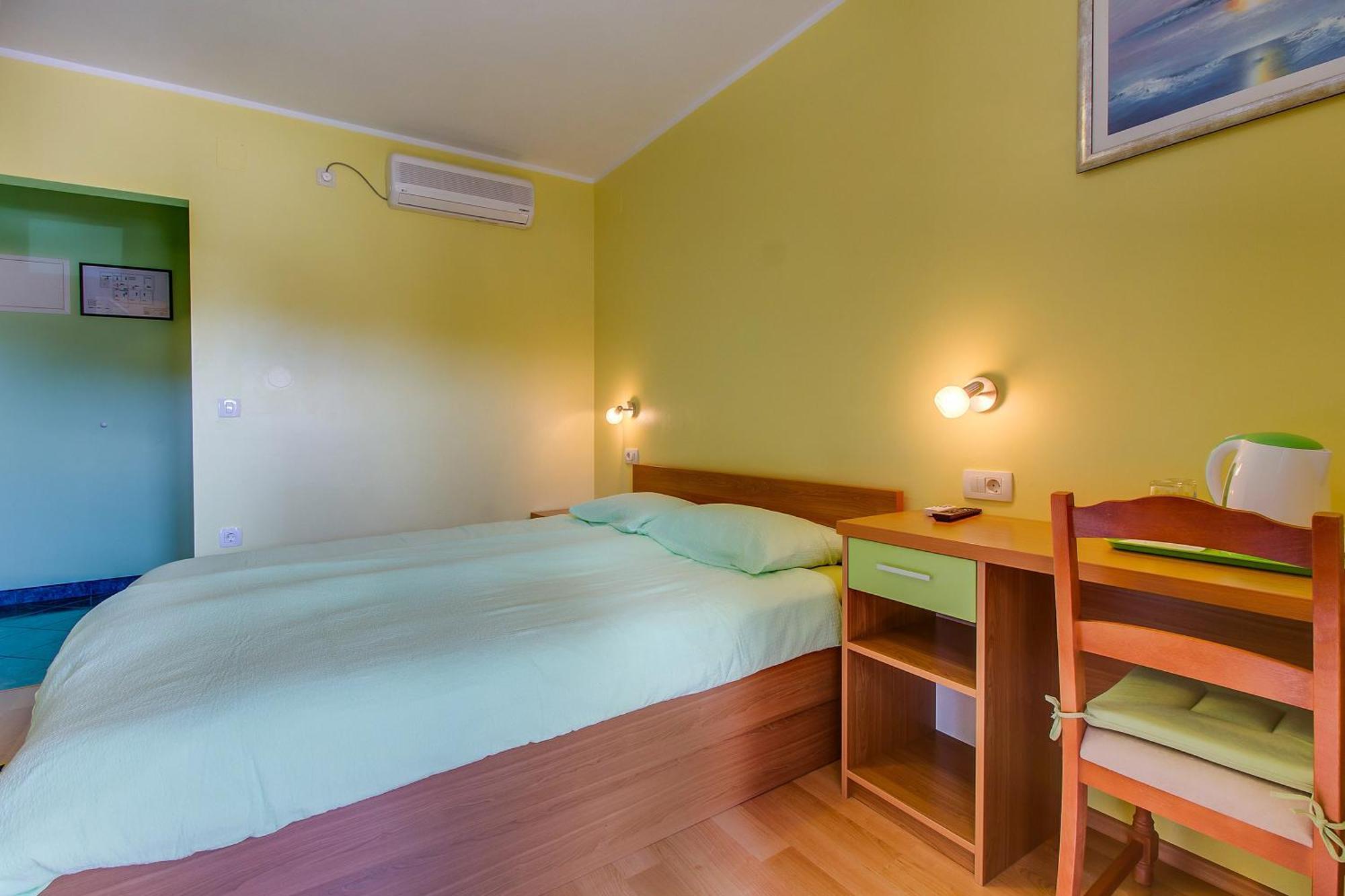 Apartments And Rooms By The Sea Nerezine, Losinj - 11815 Room photo